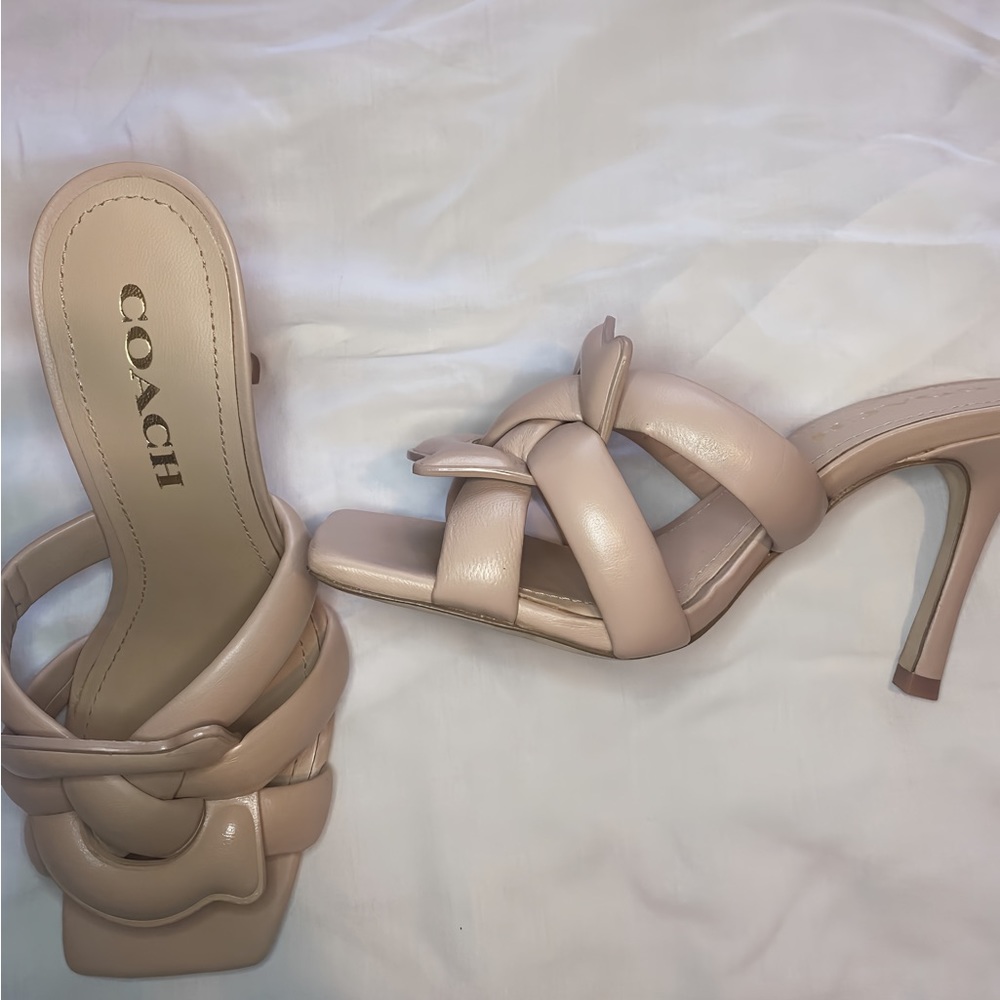 Coach heels. Never wore it, and great condition.